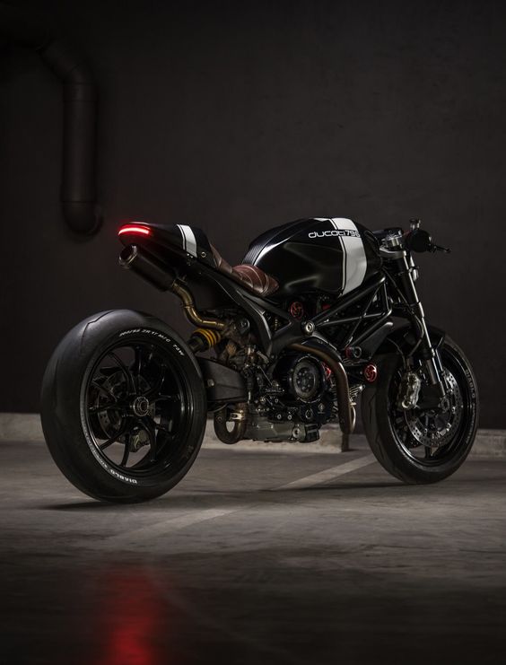 Мотоцикл ducati monster фото