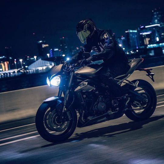 Фото Triumph Street Triple R